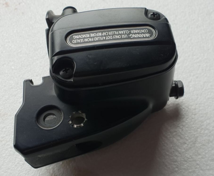 Harley-V-Rod-Brake-Master-Cylinder-.jpg