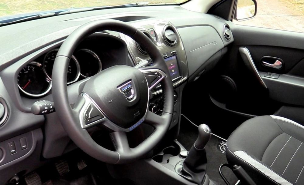 Sandero2-INT1.jpg.5a0d4a39eaf2ad13d9877036f3dcfc40.jpg