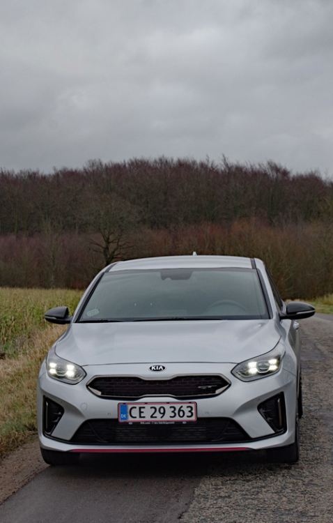 KIA-ProCeed-GT-front.jpg.ff94343492c2e6894e010dc2b32d304e.jpg