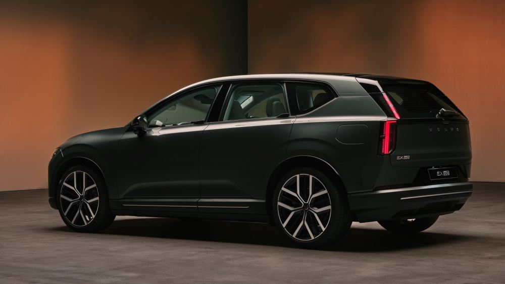 Volvo_EX60_MY27-05@2x (1).jpg